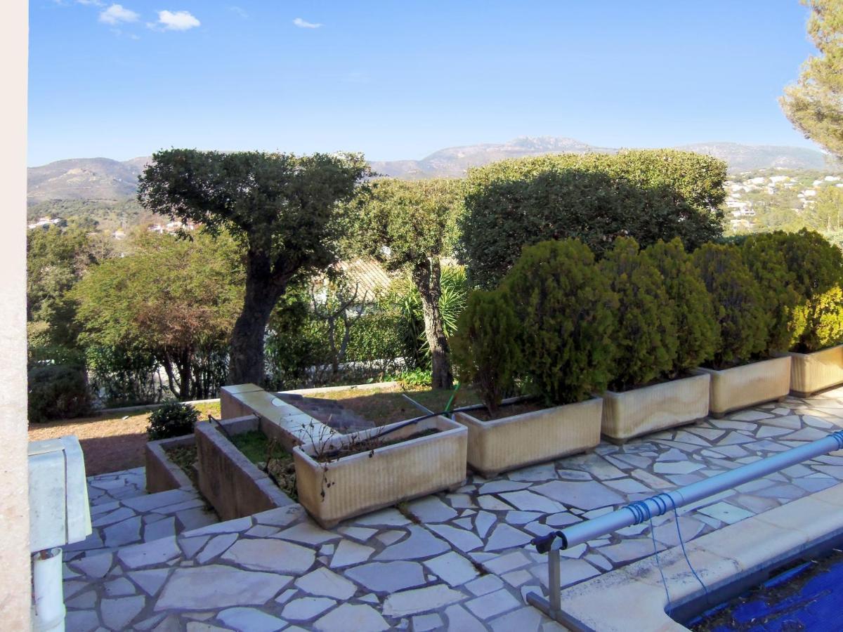 Villa Avec Piscine A Saint-Raphael Et Vue Sur La Montagne Esterno foto